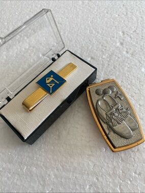 Vtg Hook-Fast Golf Tie Clip & Golfwith Blue Enamel Accent